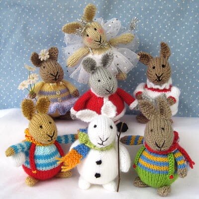 Cute knitted rabbits from Dollytime